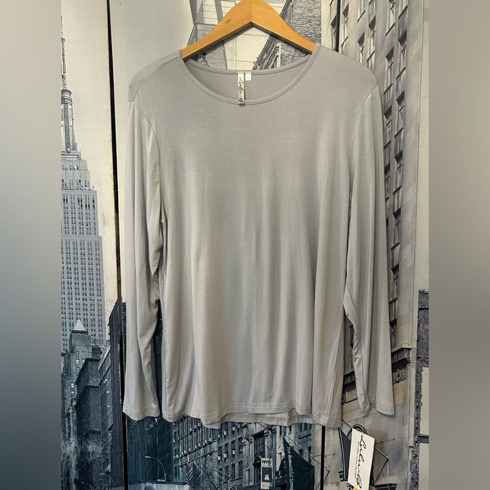 Lulu-B  -
Lightweight Long Sleeve Crew Neck Top - Light Gray
